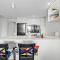 Stylish 1BR - Lv26 with Mountain Views, Pool and Park