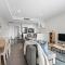 Stylish 1BR - Lv26 with Mountain Views, Pool and Park