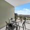 Stylish 1BR - Lv26 with Mountain Views, Pool and Park