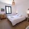 charming house with private pool in lagnes, near isle sur la sorgue, in the luberon, in Provence, for 8 people