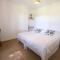 charming house with private pool in lagnes, near isle sur la sorgue, in the luberon, in Provence, for 8 people