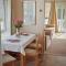 Luxury lodge lyons robin hood