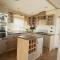 Luxury lodge lyons robin hood