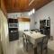 Casa amplia luminosa, con patio y juegos para niños