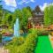 Dashas alpine retreat at Icicle Village with pool and hot tub