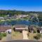 Dougs Jetty - Family Waterfront Getaway