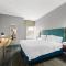 Hampton Inn & Suites Newtown