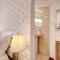 Traditional Townhouse, 4 Bed with Terraces and Private BBQ