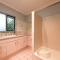 Spacious 5BR Retreat with Balcony Near Hotspots