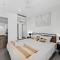 Bright and Modern Apt with Balcony, King Bed and Parking