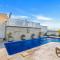 Central Plaza Adjacent Apartments with Rooftop Pool