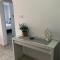 Stylish 1BR Apt With Pool - Near Mall, Restaurants & Shops
