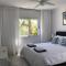 Stylish 1BR Apt With Pool - Near Mall, Restaurants & Shops