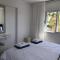 Stylish 1BR Apt With Pool - Near Mall, Restaurants & Shops