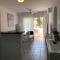 Stylish 1BR Apt With Pool - Near Mall, Restaurants & Shops