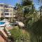 Stylish 1BR Apt With Pool - Near Mall, Restaurants & Shops