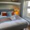 Just B -Town Centre, 2 x Double bedroom Garden Apartment - 55" Smart TV, full kitchen, Nkuku furnishing, great shower! St Elmo Cottage