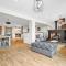 Whispering Wallaby Cottage - 33 Acre Property