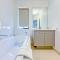 Modern Clyde House Smart TV*Dryer