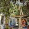Shkolla Hostel & Camping