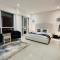 Private rooms in 3 bedroom apartment SKYNEST Homes marina pinnacle
