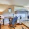 Hot Tub and Balcony Rainbow Retreat Near Wineries!