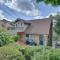 Hot Tub and Balcony Rainbow Retreat Near Wineries!