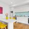 Central luminous 2 beds with balcony & aircon