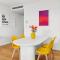Central luminous 2 beds with balcony & aircon