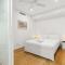 Central luminous 2 beds with balcony & aircon