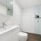 Central luminous 2 beds with balcony & aircon