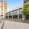 Central luminous 2 beds with balcony & aircon