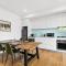 Central charming 2 beds with balcony & aircon