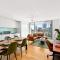 Central charming 2 beds with balcony & aircon