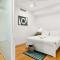 Central charming 2 beds with balcony & aircon