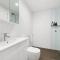 Central charming 2 beds with balcony & aircon