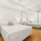 Central, modern 1 bedroom with air-con & balcony