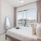 Modern 1-Bed with Scenic Golf Course View