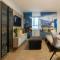 Modern Apartment, Full Kitchen, for 6