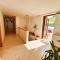 Ferienhaus am Waldrand mit Schwimmbad und Sauna
