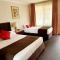 McNevins Warwick Motel
