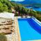 The Lookout, boutique villa.