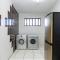 Hansmeyer Hill - 5 Bedroom House