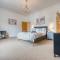 2-Bedroom Stunning, Modern & Spacious Apartment, near Ocean Village, Central Southampton, SUMMER OFFER AVAILABLE - by Blue Puffin Stays