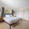 Coco Palms Apartments By Lowkl