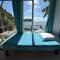 Bungalow les pieds ds l eau, La Maison Bleue