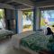 Bungalow les pieds ds l eau, La Maison Bleue