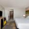 Days Inn & Suites by Wyndham Kansas City - CHIEFS Stadium