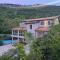 Qyteza Guest House & Camping