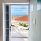 Rona Vista Suites cozy veranda